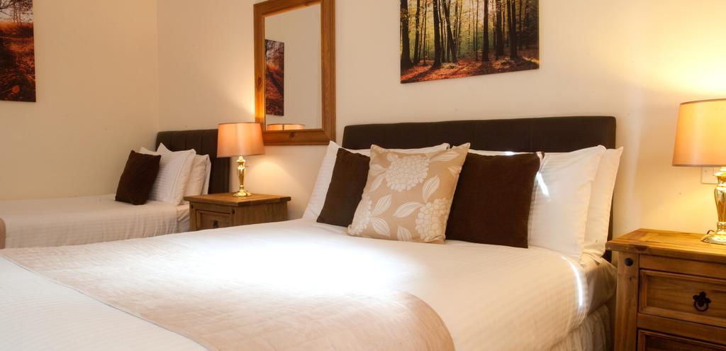 Glenmoriston Arms Hotel 인버모리스톤 외부 사진