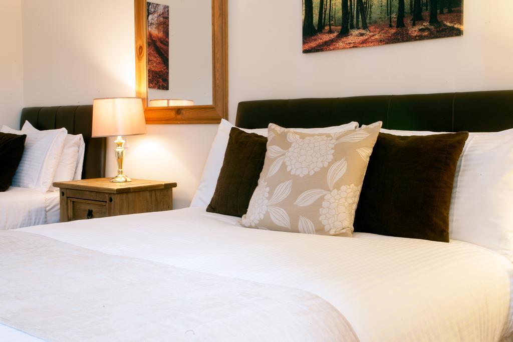 Glenmoriston Arms Hotel 인버모리스톤 외부 사진
