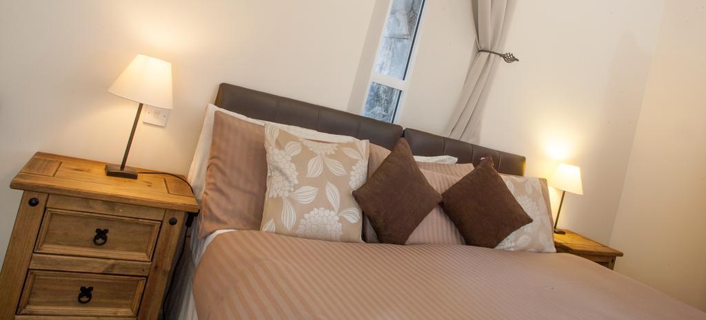 Glenmoriston Arms Hotel 인버모리스톤 외부 사진