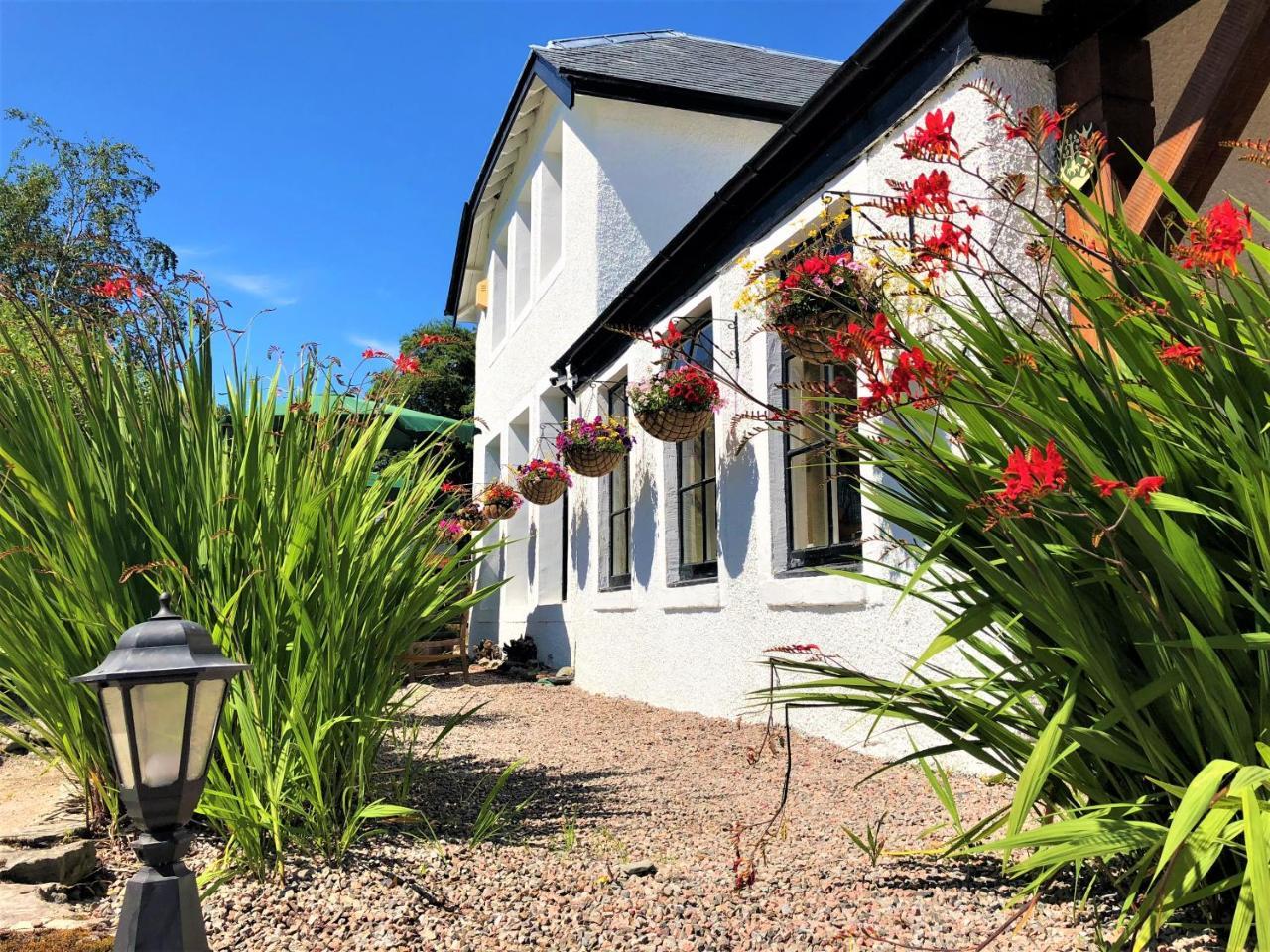 Glenmoriston Arms Hotel 인버모리스톤 외부 사진