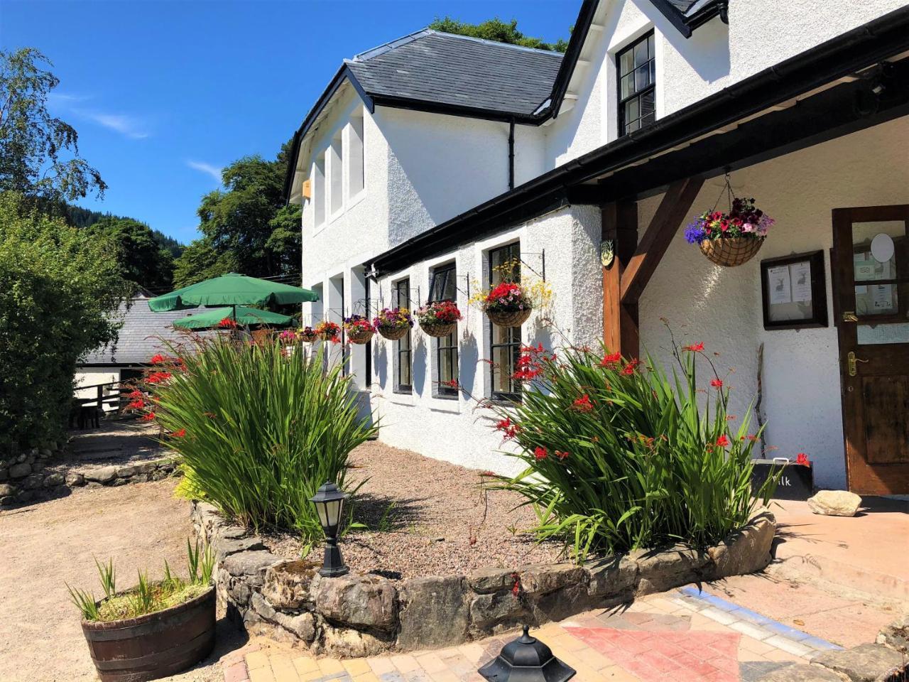 Glenmoriston Arms Hotel 인버모리스톤 외부 사진