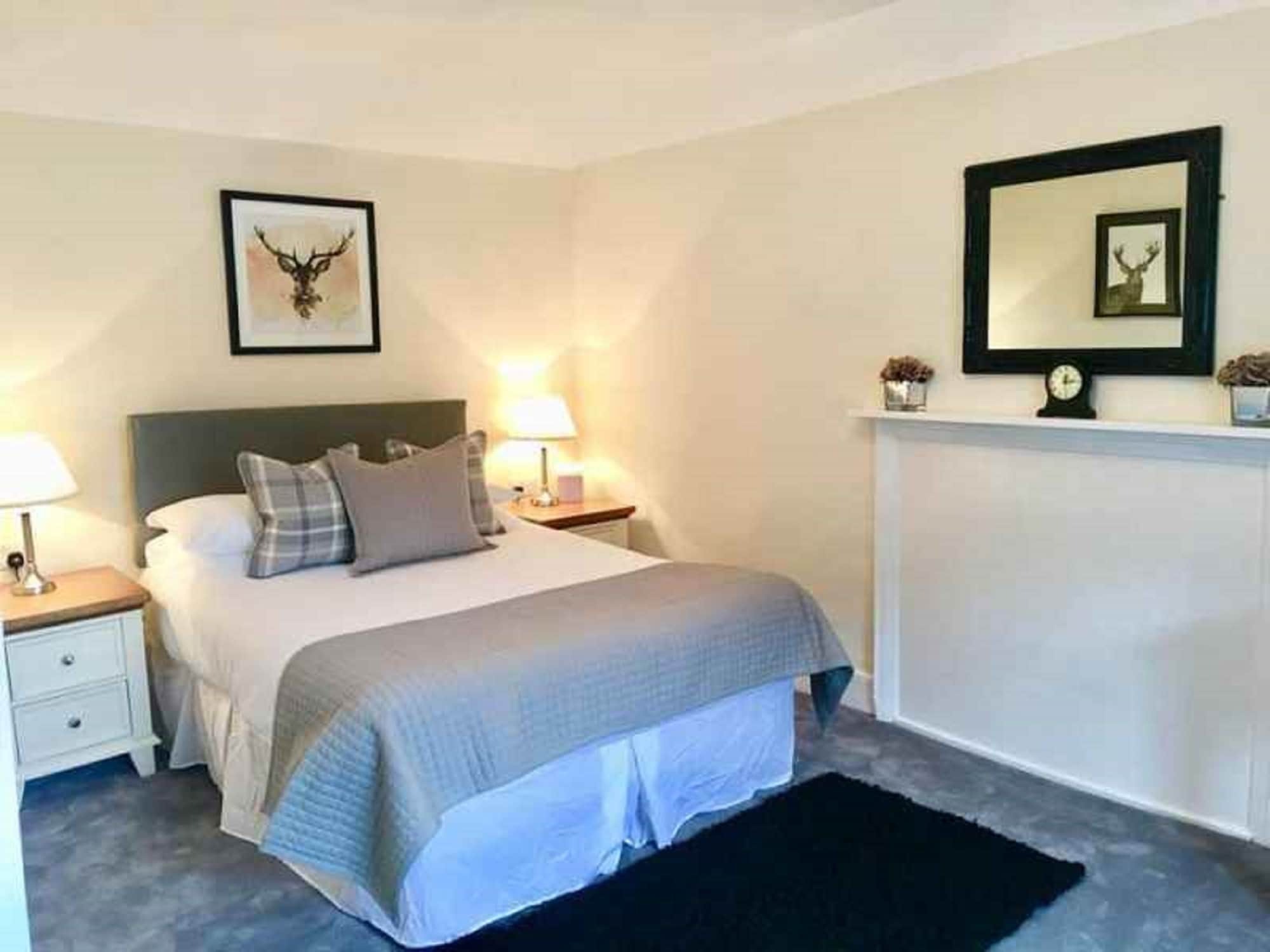 Glenmoriston Arms Hotel 인버모리스톤 외부 사진