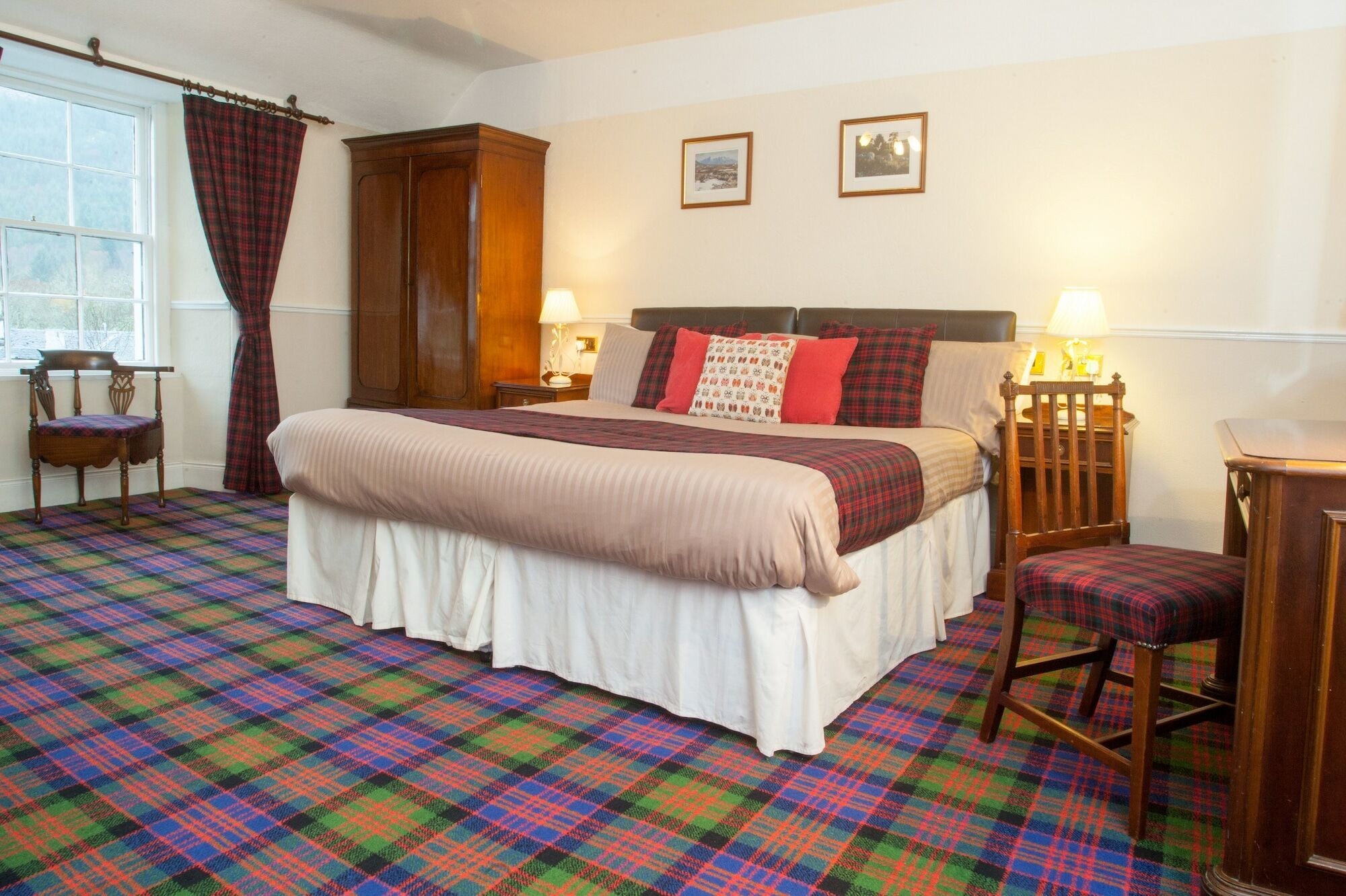 Glenmoriston Arms Hotel 인버모리스톤 외부 사진